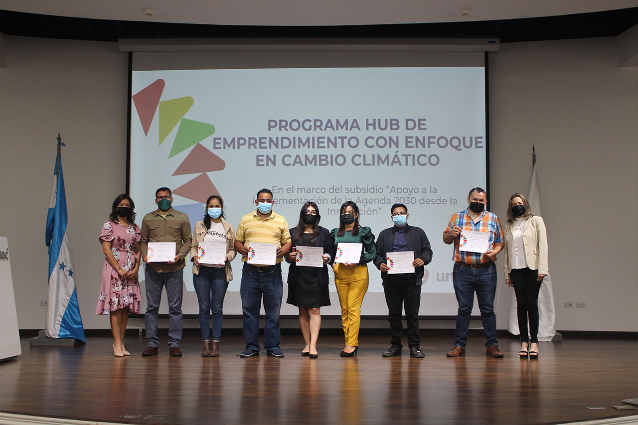 UNITEC y ProAgenda generando di&aacute;logos para el desarrollo de emprendimientos ambientalmente sostenibles con la conferencia &ldquo;Emprendimiento e Innovaci&oacute;n: Pilares para Combatir el Cambio Clim&aacute;tico&rdquo;