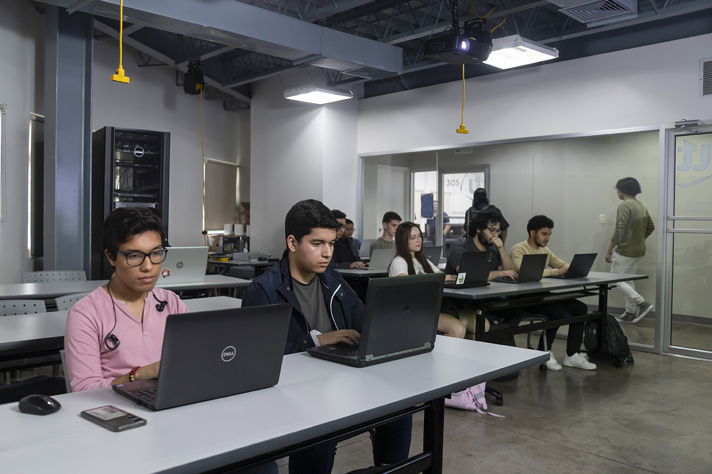 Ingenier&iacute;a en Telecomunicaciones y Redes