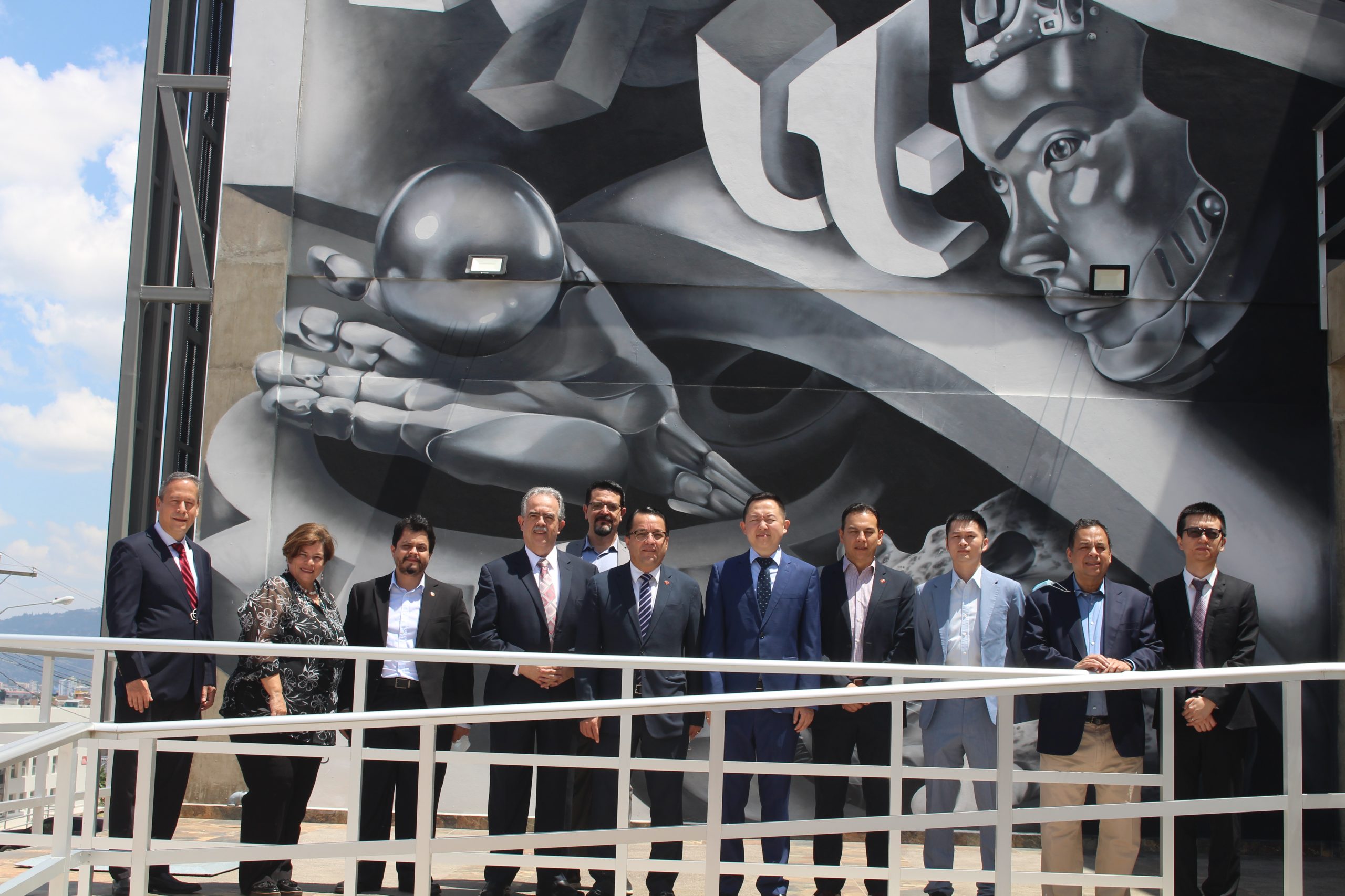 UNITEC y HUAWEI firman importante convenio para la realizaci&oacute;n de pr&aacute;cticas y capacitaciones