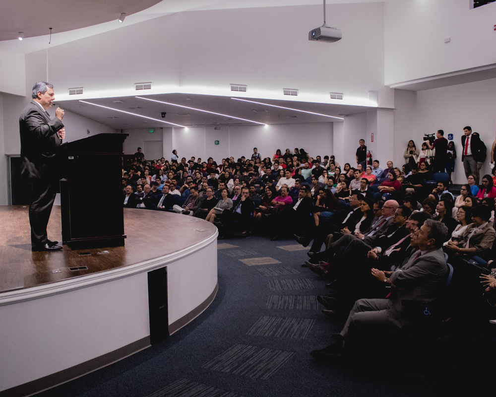 UNITEC le da la bienvenida al a&ntilde;o acad&eacute;mico con la conferencia del Presidente Ejecutivo del BCIE