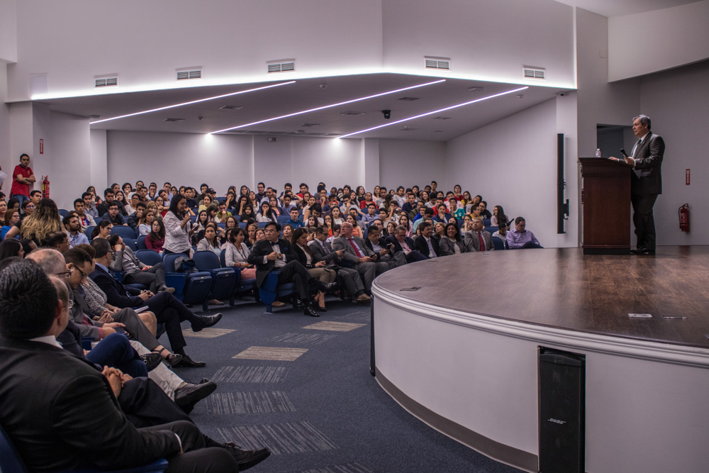 UNITEC le da la bienvenida al a&ntilde;o acad&eacute;mico con la conferencia del Presidente Ejecutivo del BCIE