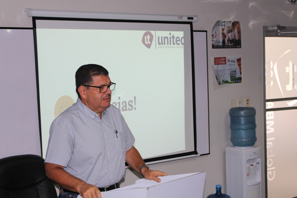Estudiantes y docentes de UNITEC TGU entregan proyectos de vinculaci&oacute;n para apoyar a alcald&iacute;as y organizaciones