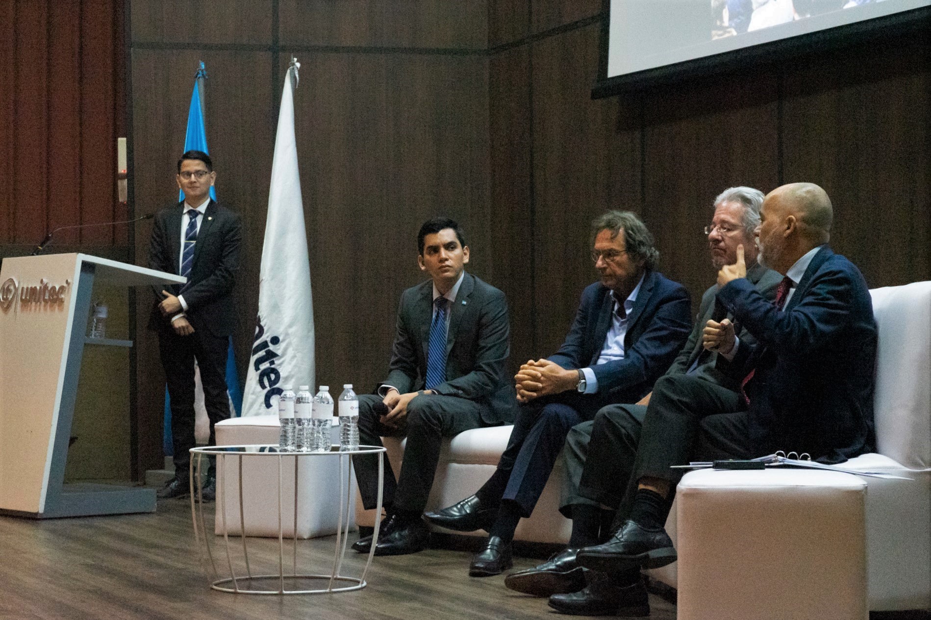 UNITEC REALIZA CONVERSATORIO EN EL MARCO DE LA REFORMA DE LA LICENCIATURA EN RELACIONES INTERNACIONALES