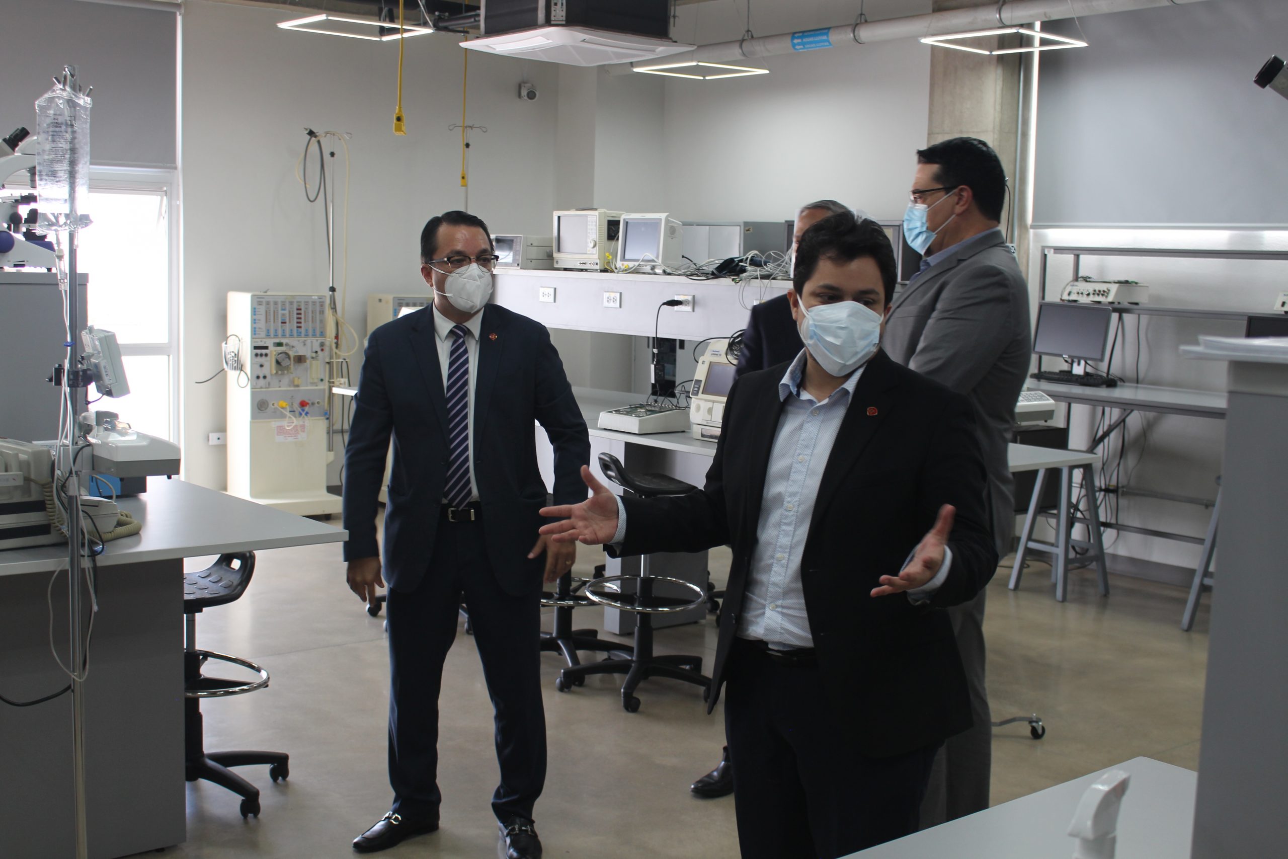 UNITEC y HUAWEI firman importante convenio para la realizaci&oacute;n de pr&aacute;cticas y capacitaciones