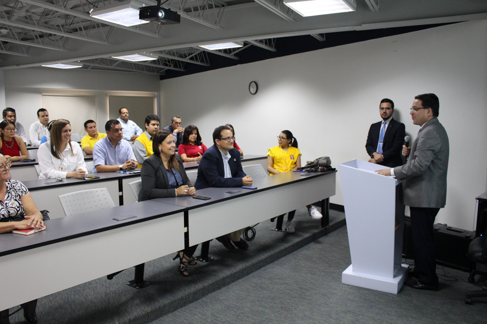 Estudiantes y docentes de UNITEC TGU entregan proyectos de vinculaci&oacute;n para apoyar a alcald&iacute;as y organizaciones