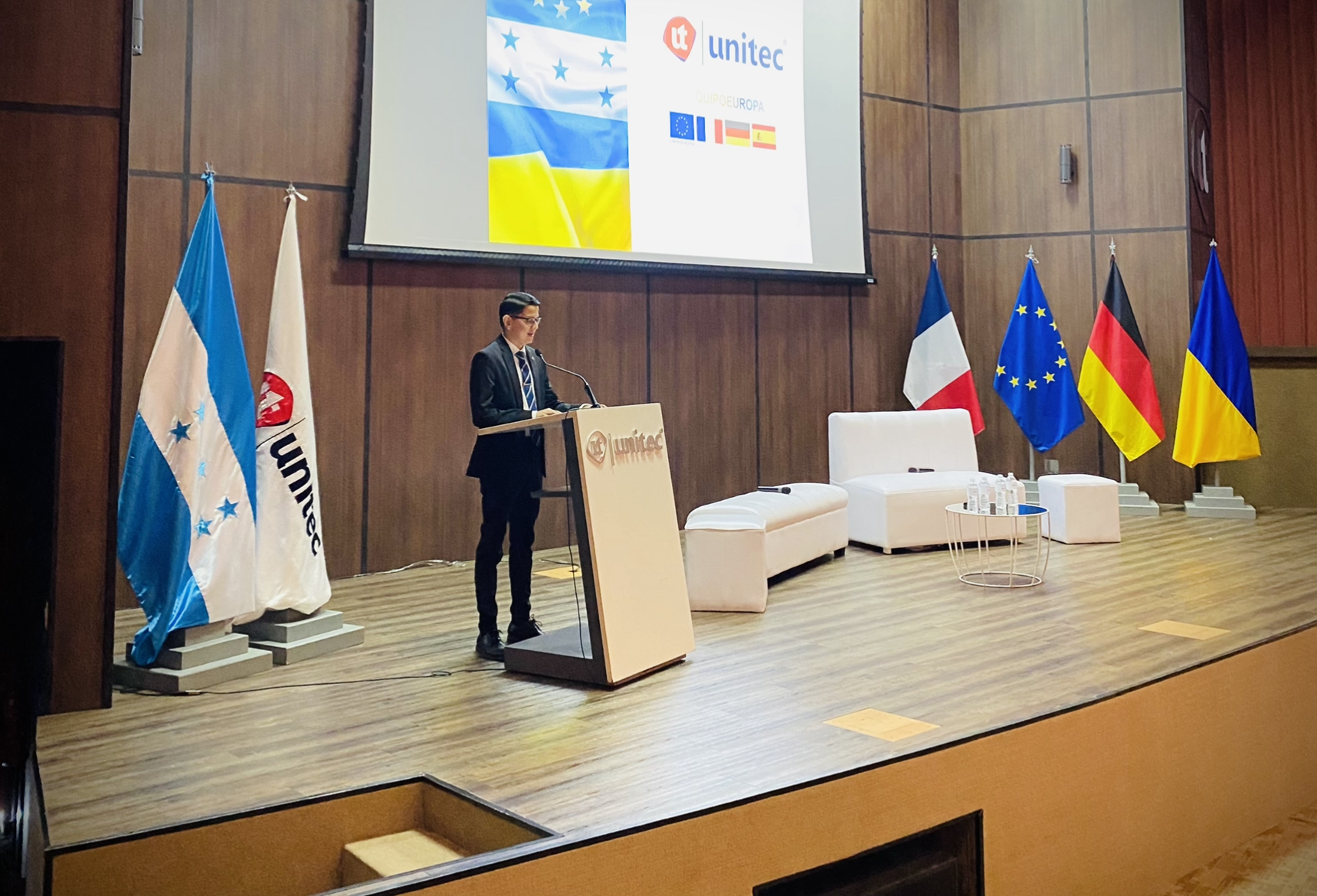 UNITEC REALIZA CONVERSATORIO EN EL MARCO DE LA REFORMA DE LA LICENCIATURA EN RELACIONES INTERNACIONALES