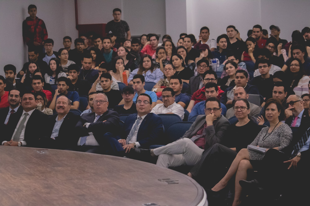 UNITEC le da la bienvenida al a&ntilde;o acad&eacute;mico con la conferencia del Presidente Ejecutivo del BCIE