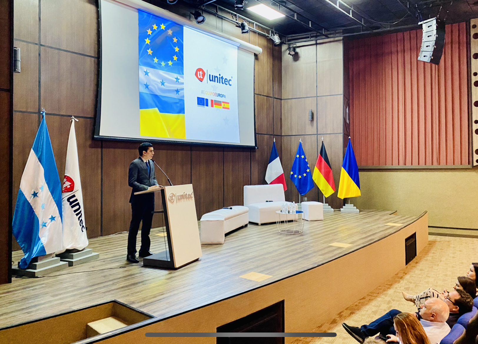 UNITEC REALIZA CONVERSATORIO EN EL MARCO DE LA REFORMA DE LA LICENCIATURA EN RELACIONES INTERNACIONALES