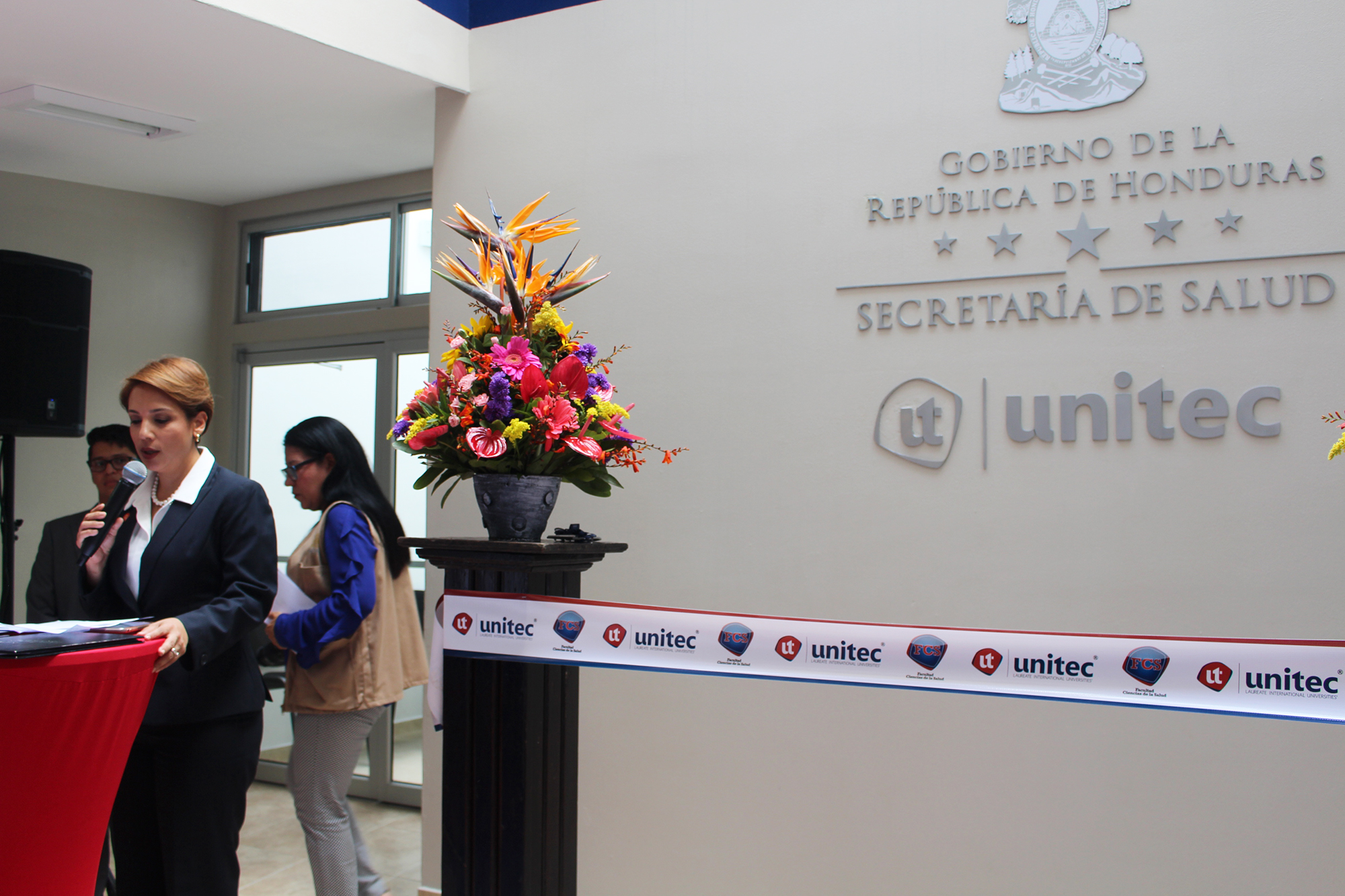 UNITEC inaugura novedosa Unidad de Docencia en Policl&iacute;nico Alonso Suazo