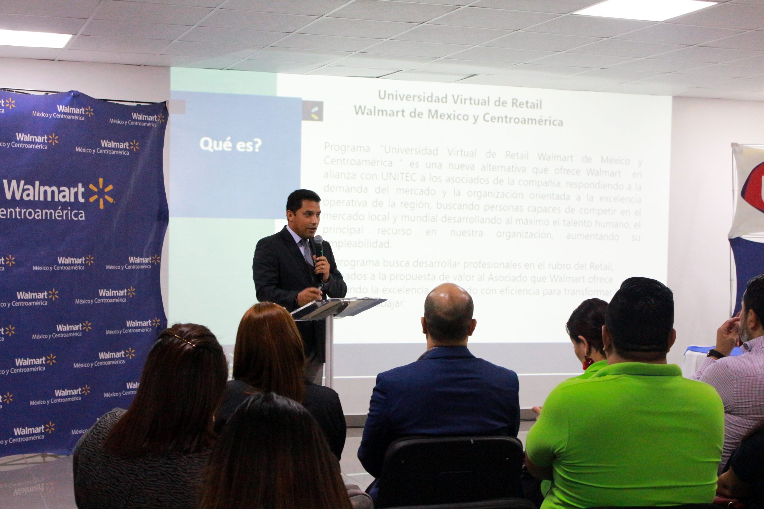 UNITEC y Walmart suscriben convenio de formaci&oacute;n y vinculaci&oacute;n acad&eacute;mica