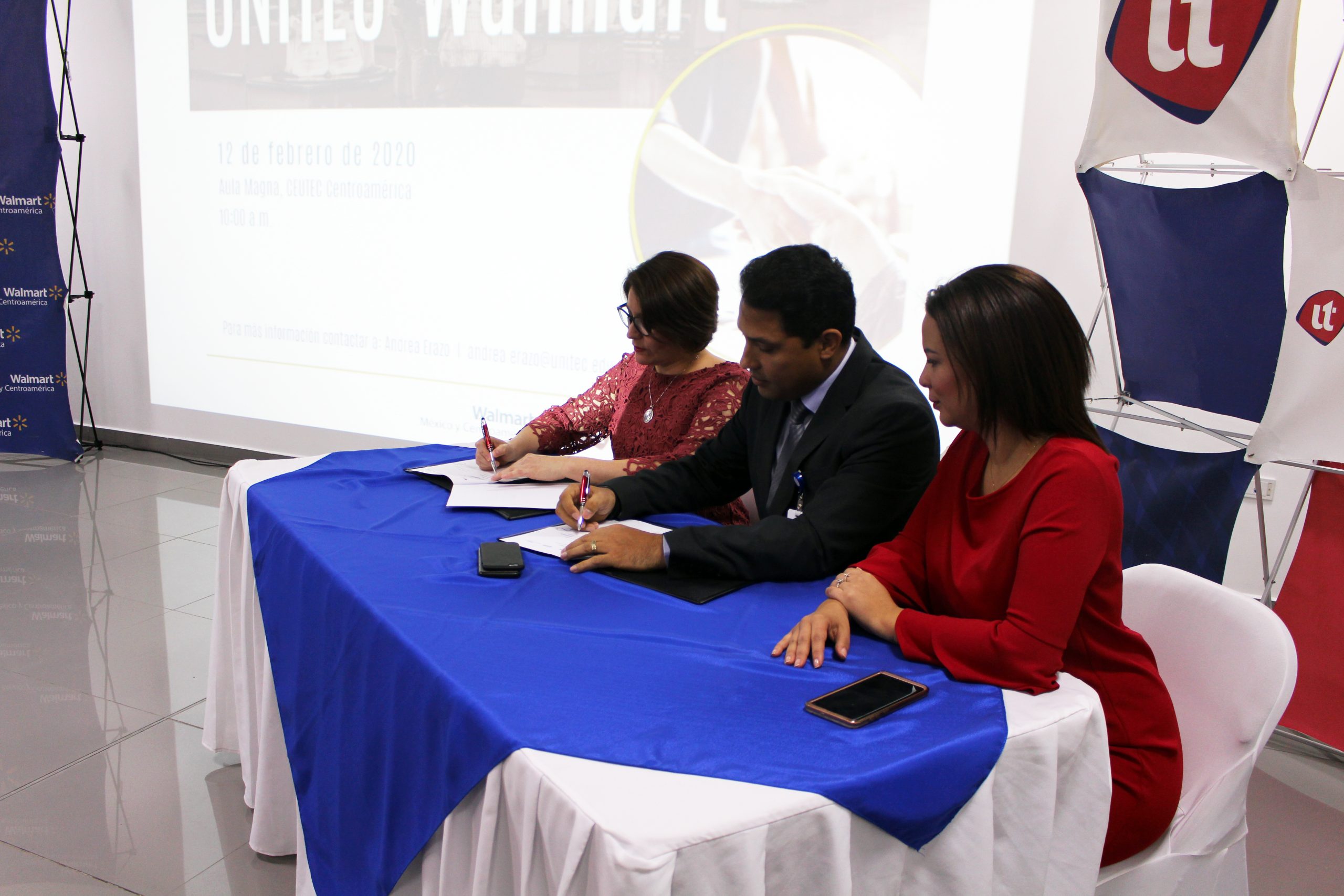 UNITEC y Walmart suscriben convenio de formaci&oacute;n y vinculaci&oacute;n acad&eacute;mica