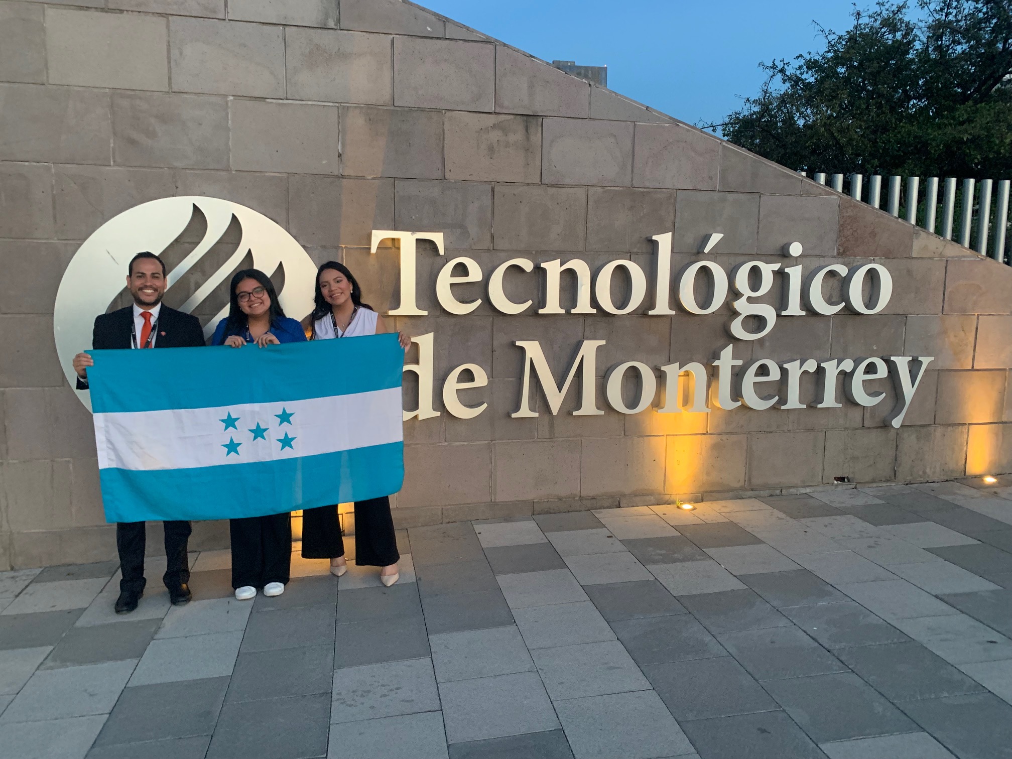 Estudiantes de UNITEC destacan en el evento SFERA 2022 en M&eacute;xico