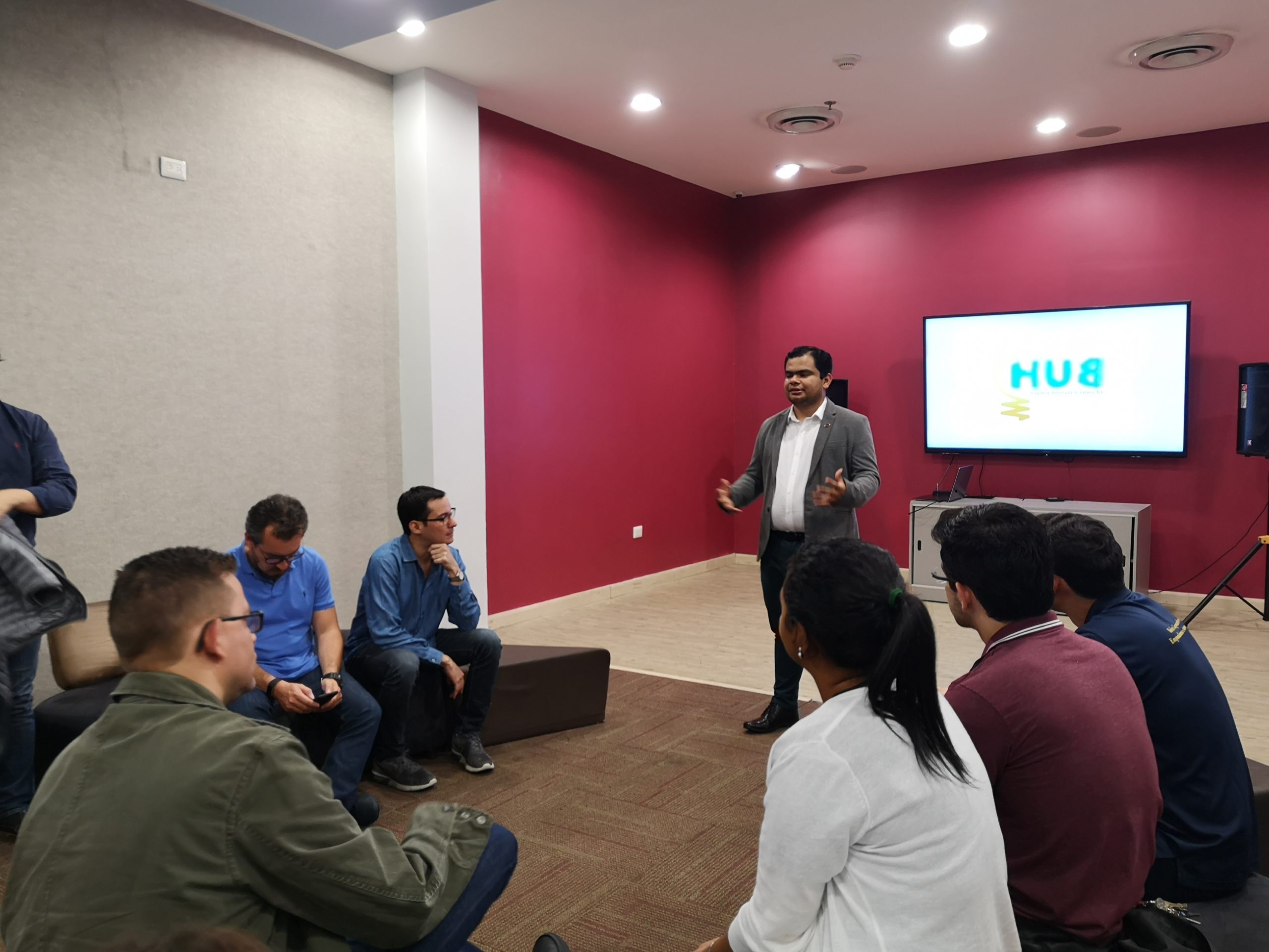 El HUB de Emprendimiento de UNITEC organiza meetup en TGU y SPS con experto en innovaci&oacute;n y emprendimiento de Uruguay