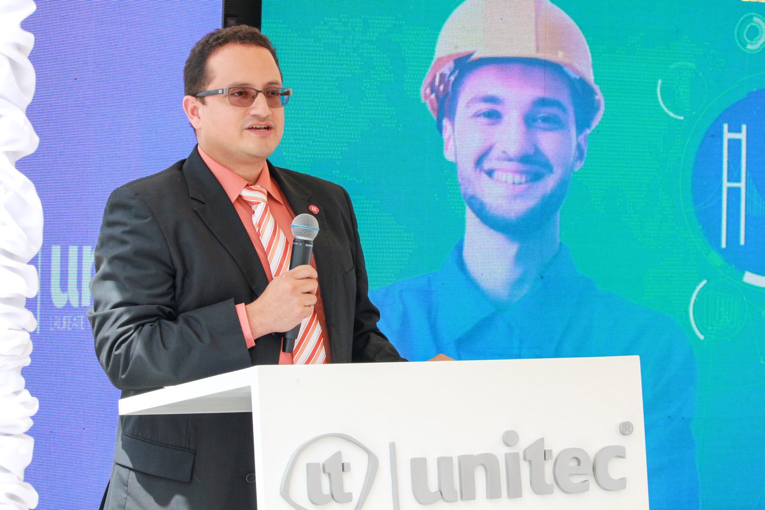 UNITEC coloca la primera piedra de su nuevo y moderno edificio de ingenier&iacute;a en Tegucigalpa