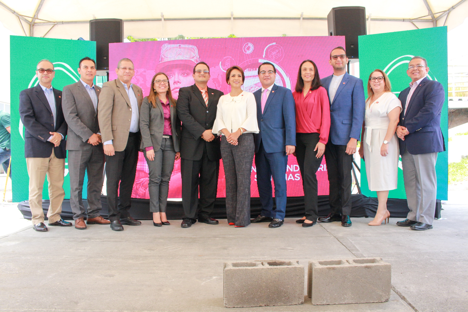 UNITEC coloca la primera piedra de su nuevo y moderno edificio de ingenier&iacute;a en Tegucigalpa