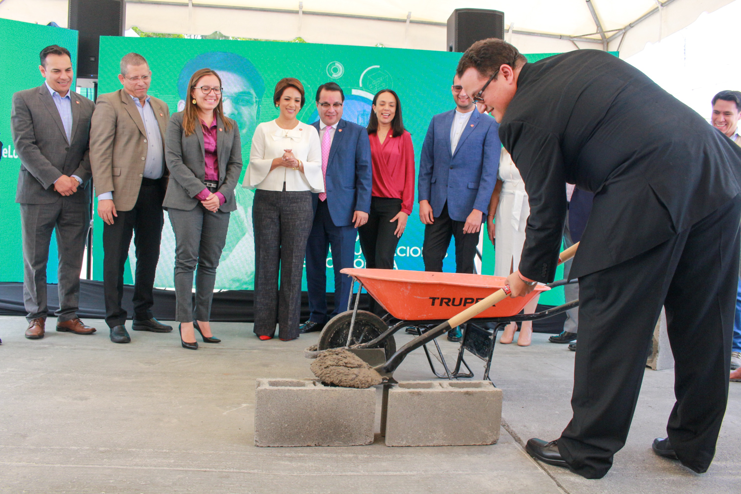 UNITEC coloca la primera piedra de su nuevo y moderno edificio de ingenier&iacute;a en Tegucigalpa