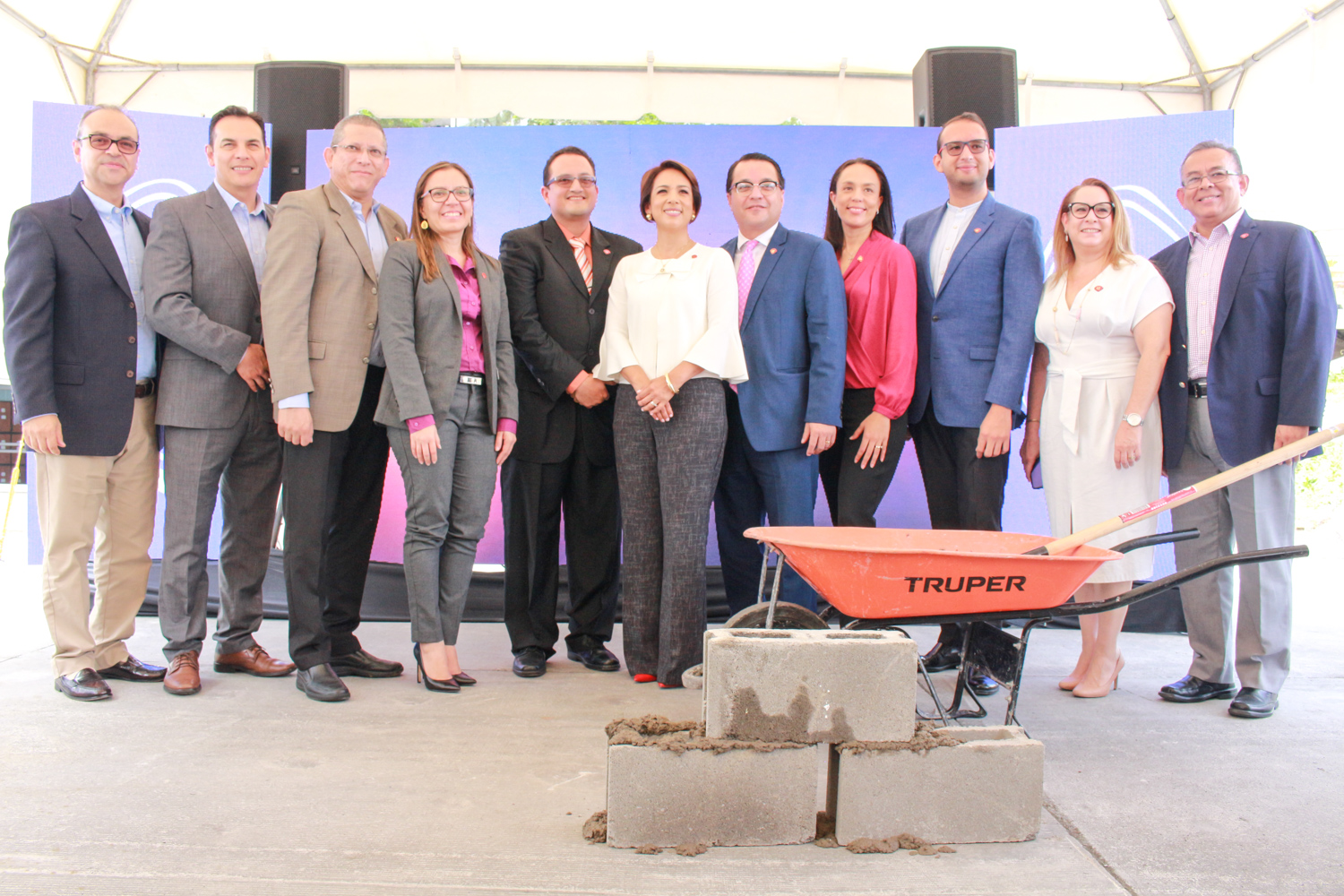 UNITEC coloca la primera piedra de su nuevo y moderno edificio de ingenier&iacute;a en Tegucigalpa