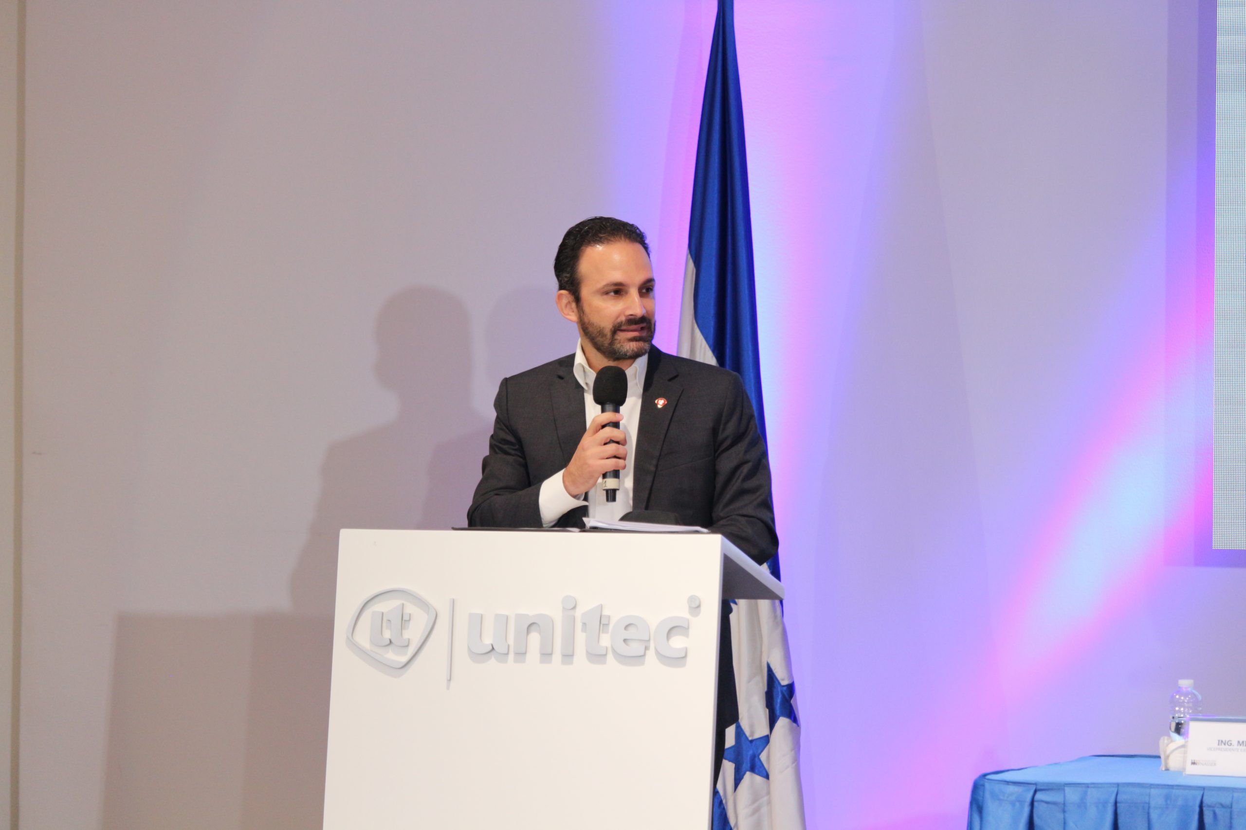 El Programa de Becas Fundaci&oacute;n Nasser-UNITEC entrega las primeras 100 becas