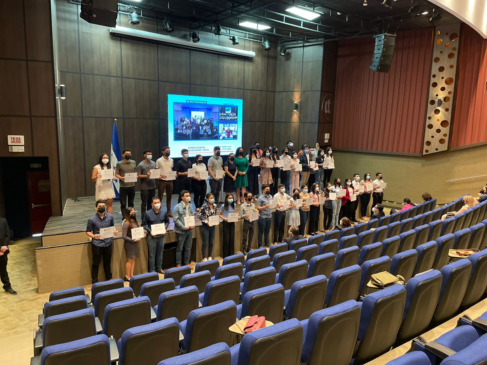 El Programa de Becas Fundaci&oacute;n Nasser-UNITEC entrega las primeras 100 becas