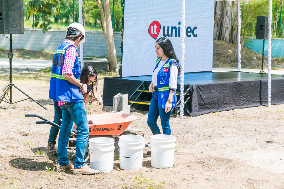 UNITEC coloca la primera piedra del Centro Avanzado de Medios de su campus en San Pedro Sula
