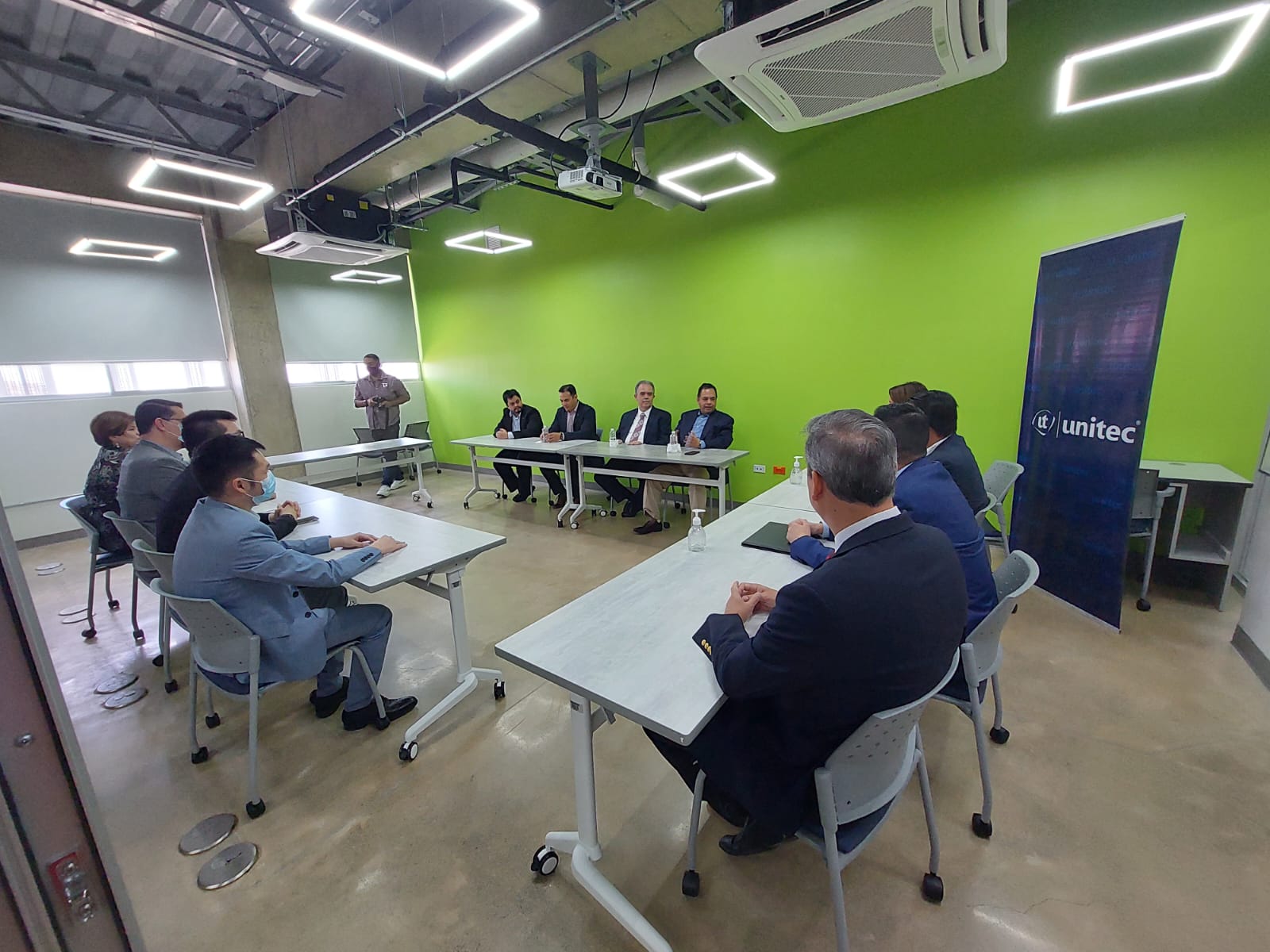 UNITEC y HUAWEI firman importante convenio para la realizaci&oacute;n de pr&aacute;cticas y capacitaciones