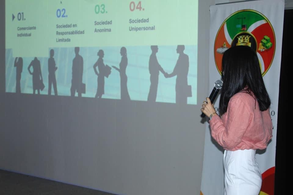 Para legalizar ideas: Jornada de capacitaci&oacute;n en temas legales y financieros para emprendedores con el apoyo del HUB de UNITEC SPS