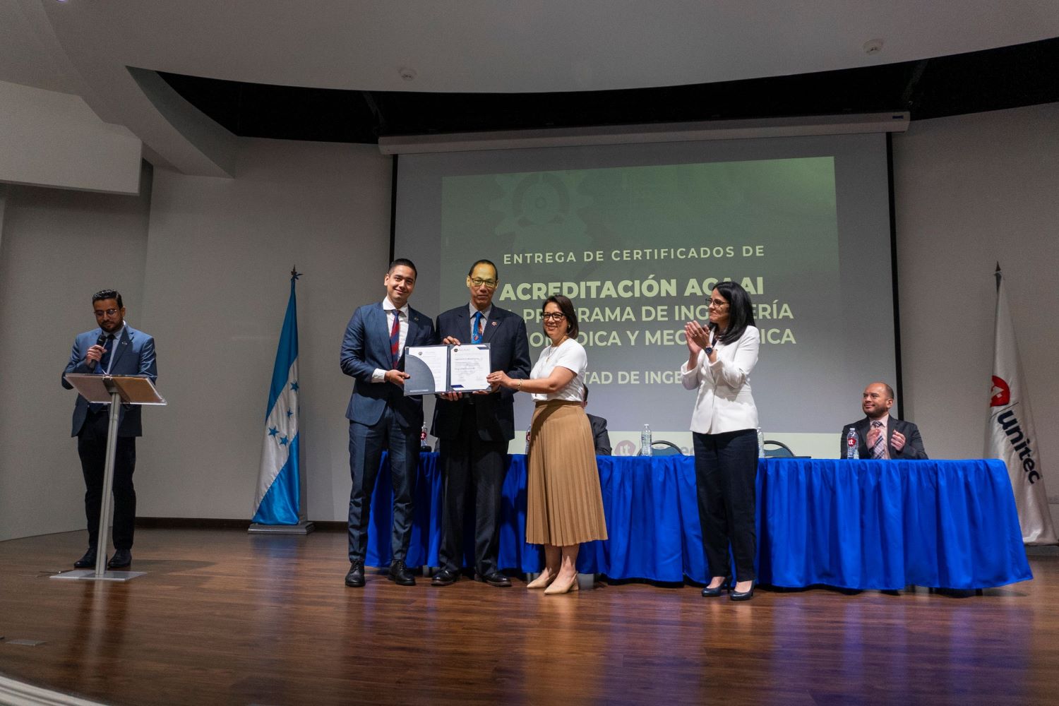 Ingenier&iacute;as en Biom&eacute;dica y Mecatr&oacute;nica reciben acreditaci&oacute;n internacional de ACAAI