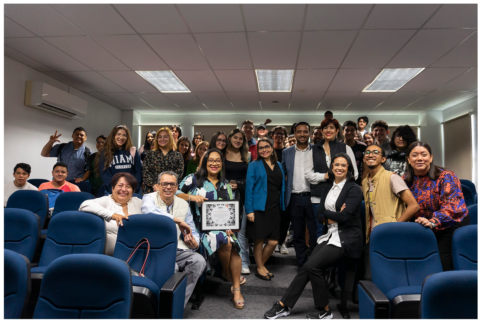 LICENCIATURA EN COMUNICACI&Oacute;N AUDIOVISUAL Y PUBLICITARIA DE UNITEC RECIBE ACREDITACI&Oacute;N DE LA IAA