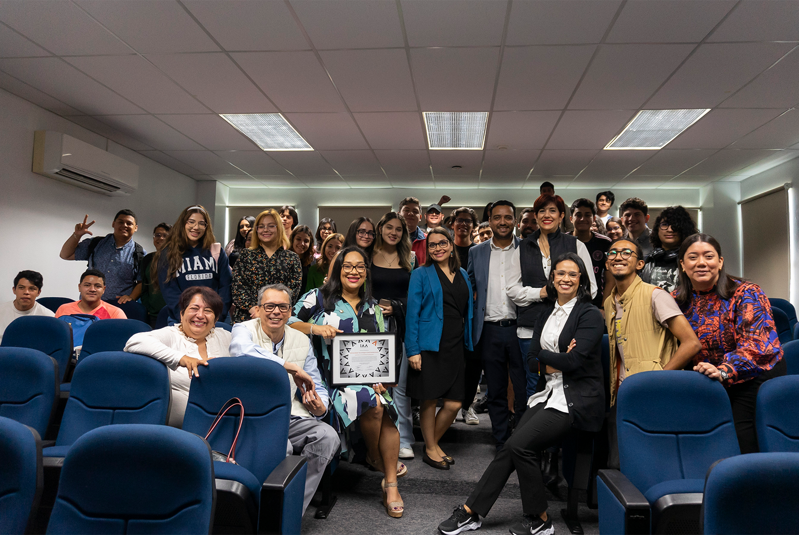 LICENCIATURA EN COMUNICACI&Oacute;N AUDIOVISUAL Y PUBLICITARIA DE UNITEC RECIBE ACREDITACI&Oacute;N DE LA IAA