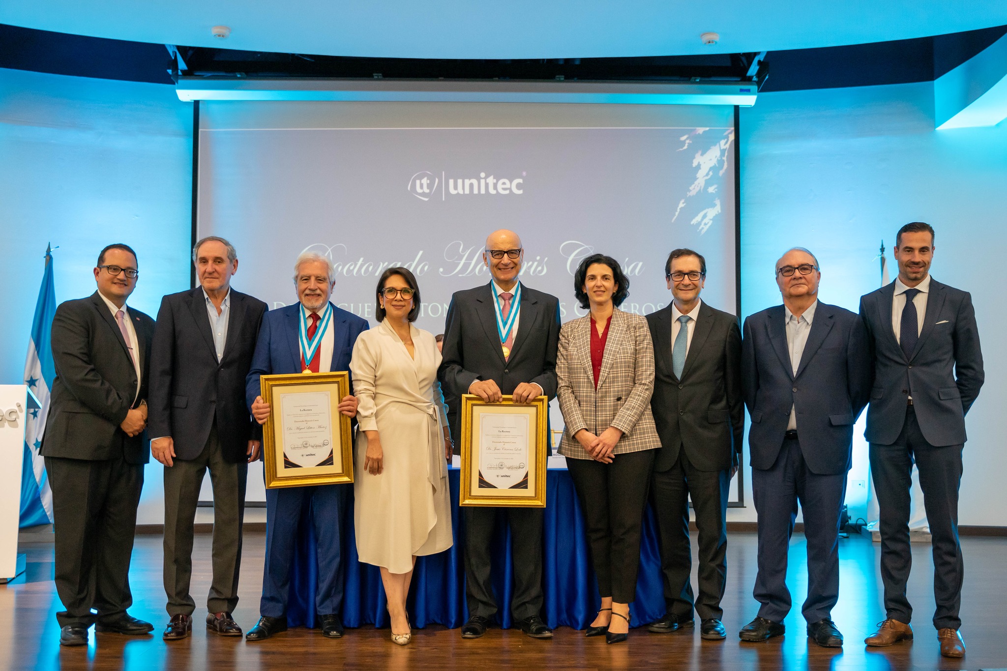 Doctorado Honoris Causa al compromiso humanitario y a la excelencia m&eacute;dica