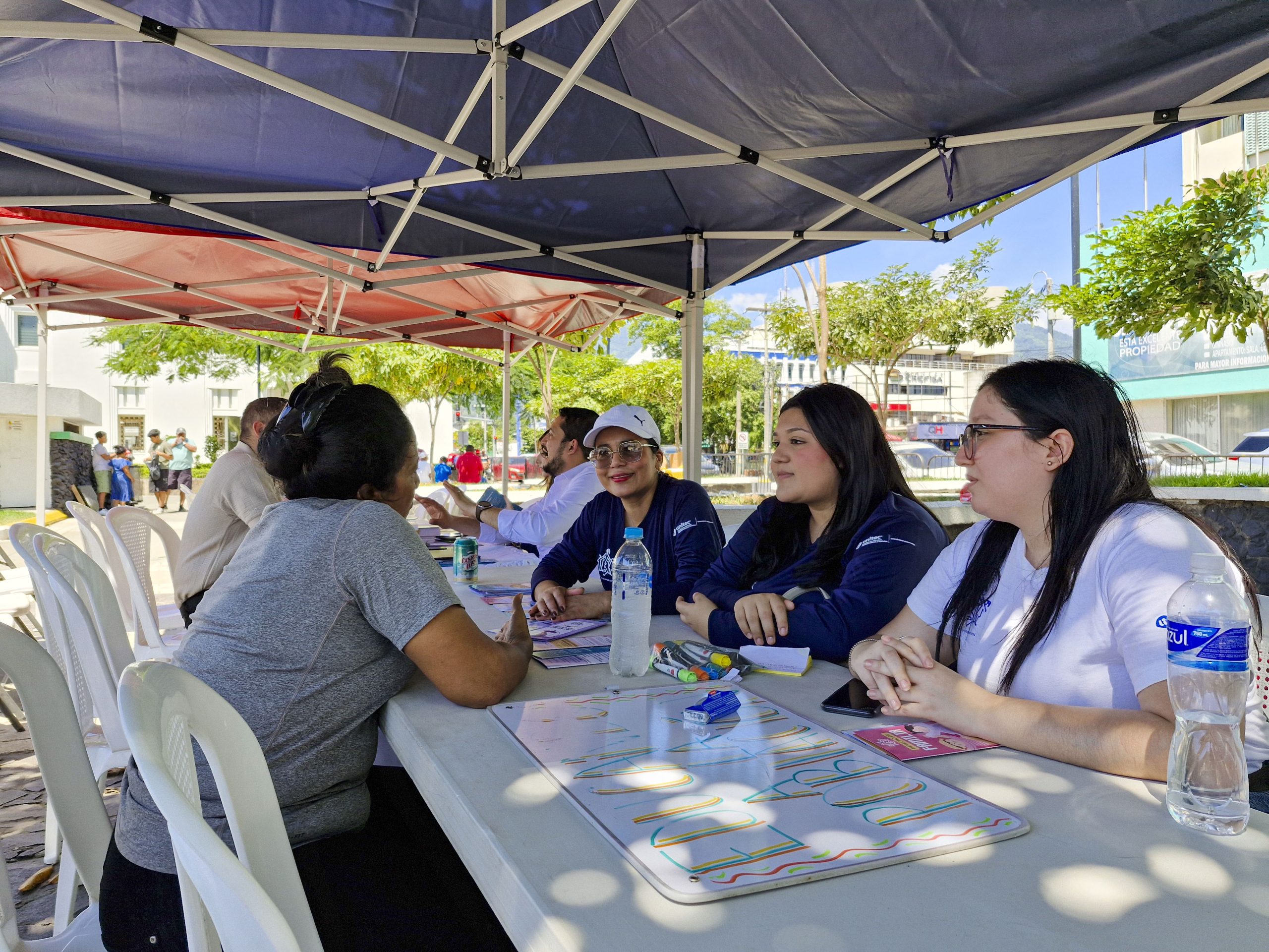 Estudiantes y docentes de UNITEC brindan asesor&iacute;a legal gratuita a la comunidad