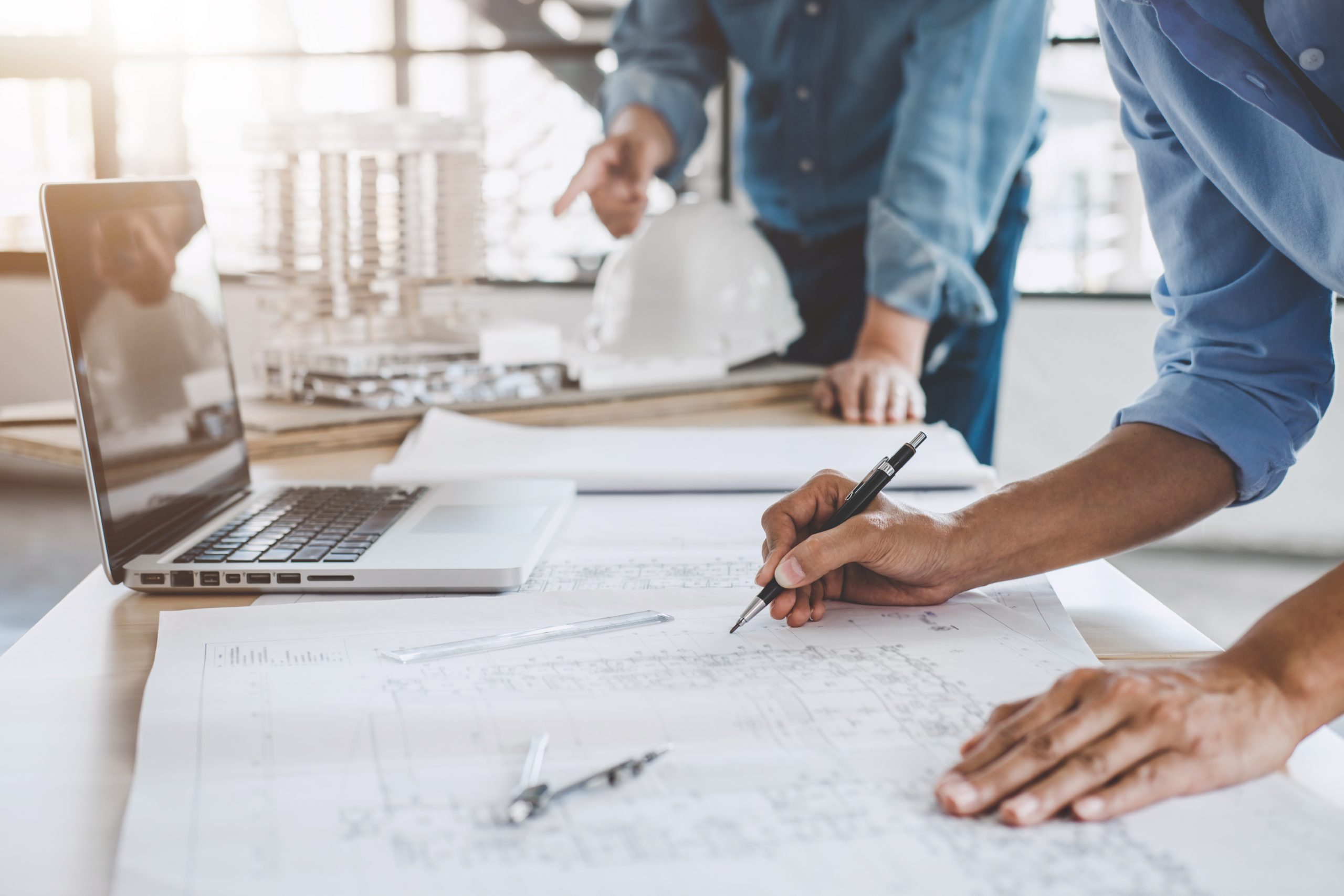 Estudiar ingenier&iacute;a civil o arquitectura &iquest;En qu&eacute; se diferencian?