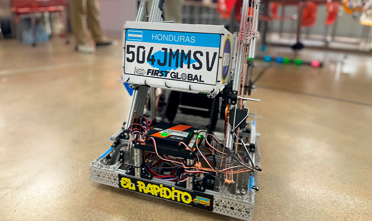 &iexcl;Unidos por la rob&oacute;tica! Estudiantes de UNITEC se unen para apoyar a j&oacute;venes sobresalientes en la competencia First Global