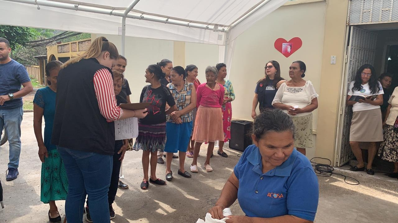 Estudiantes de la Facultad de Ciencias de la Salud de UNITEC realizan feria de la salud en la Casa de El Abuelo