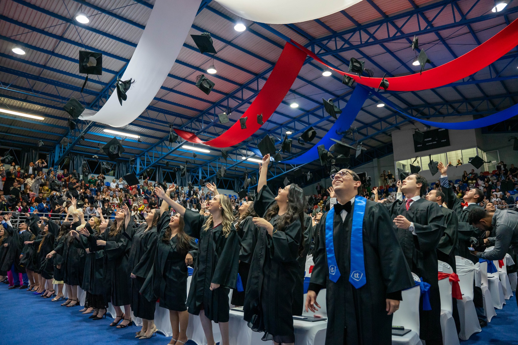 UNITEC celebra una nueva generaci&oacute;n de 515 profesionales listos para transformar el futuro
