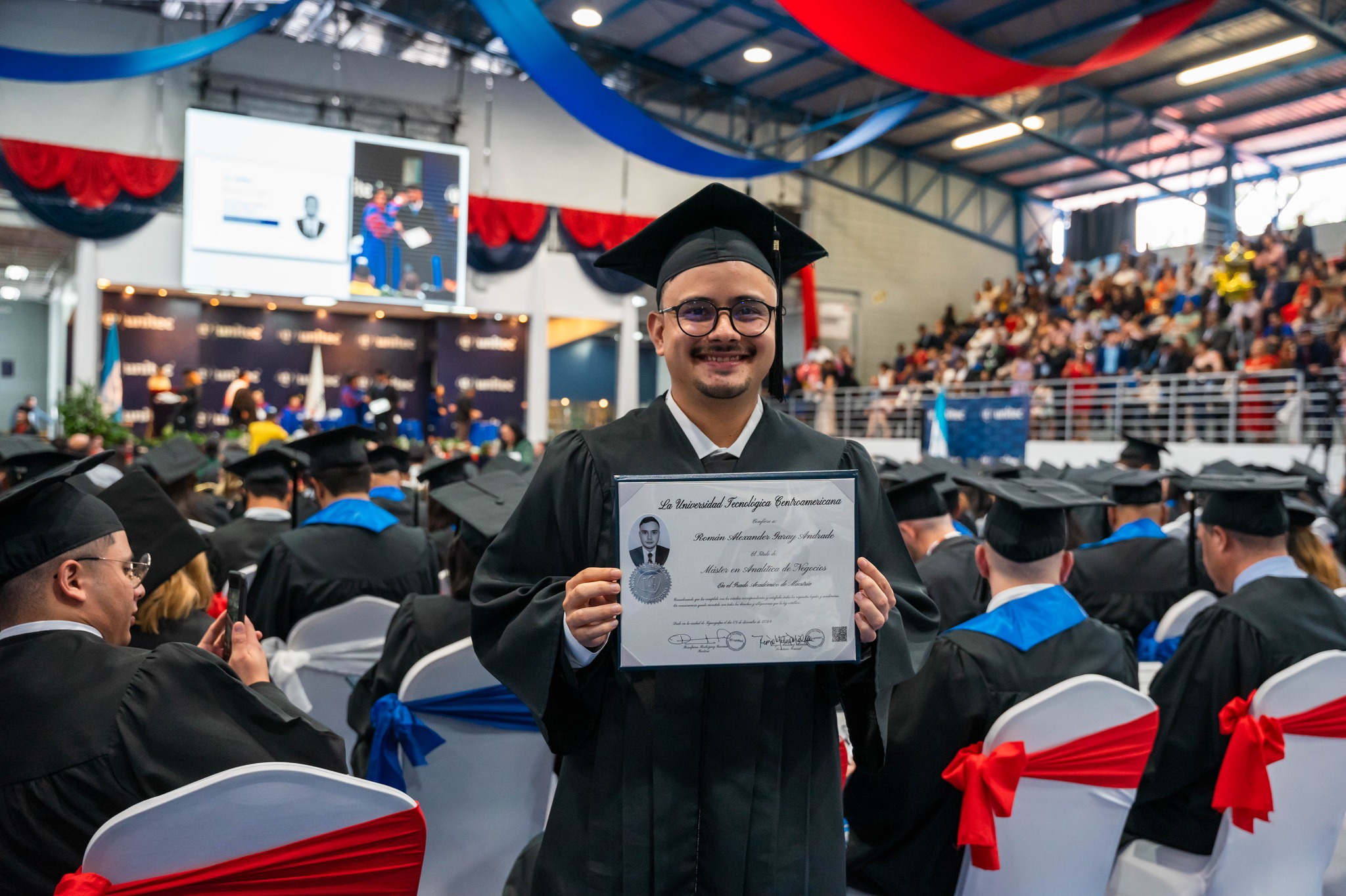 UNITEC celebra una nueva generaci&oacute;n de 515 profesionales listos para transformar el futuro