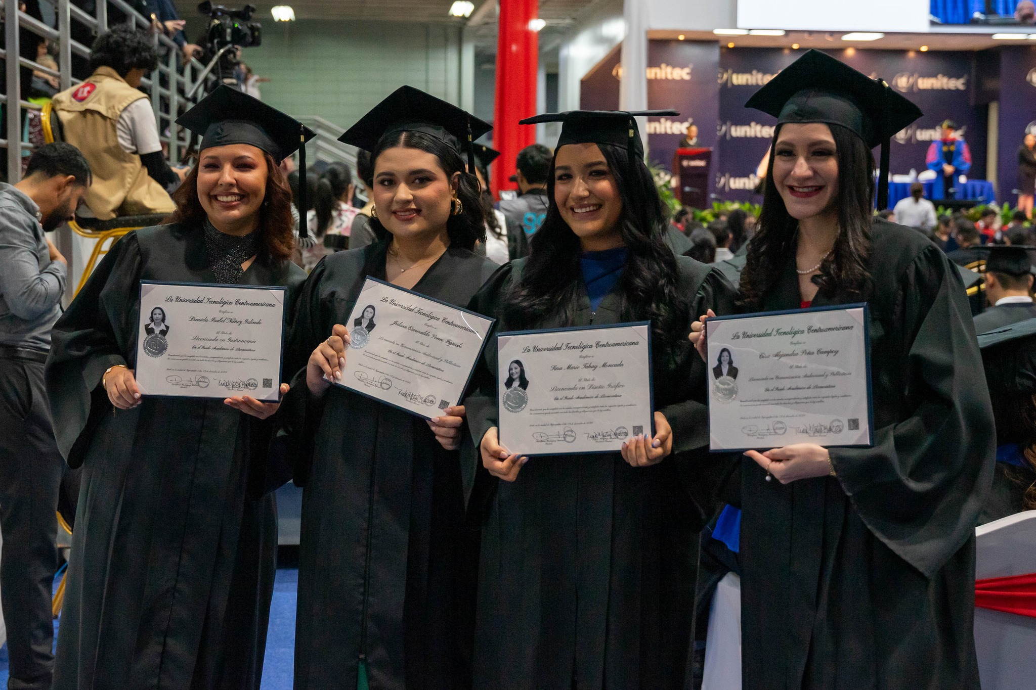 UNITEC celebra una nueva generaci&oacute;n de 515 profesionales listos para transformar el futuro