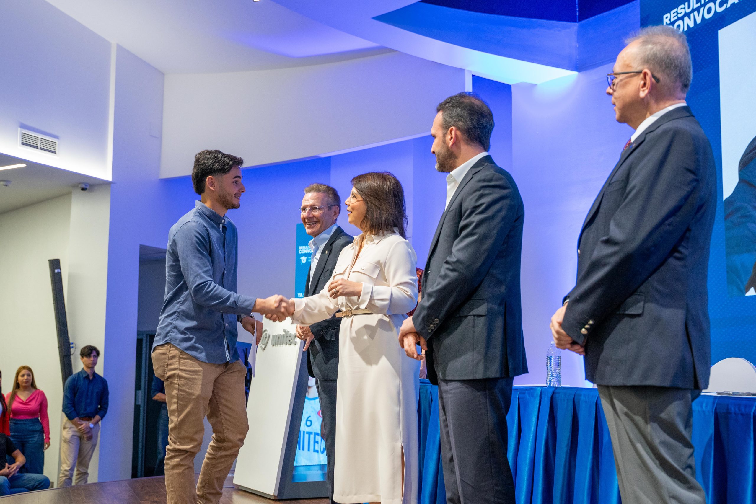 Fundaci&oacute;n Nasser y UNITEC otorgan 100 becas y alcanzan 900 estudiantes beneficiados