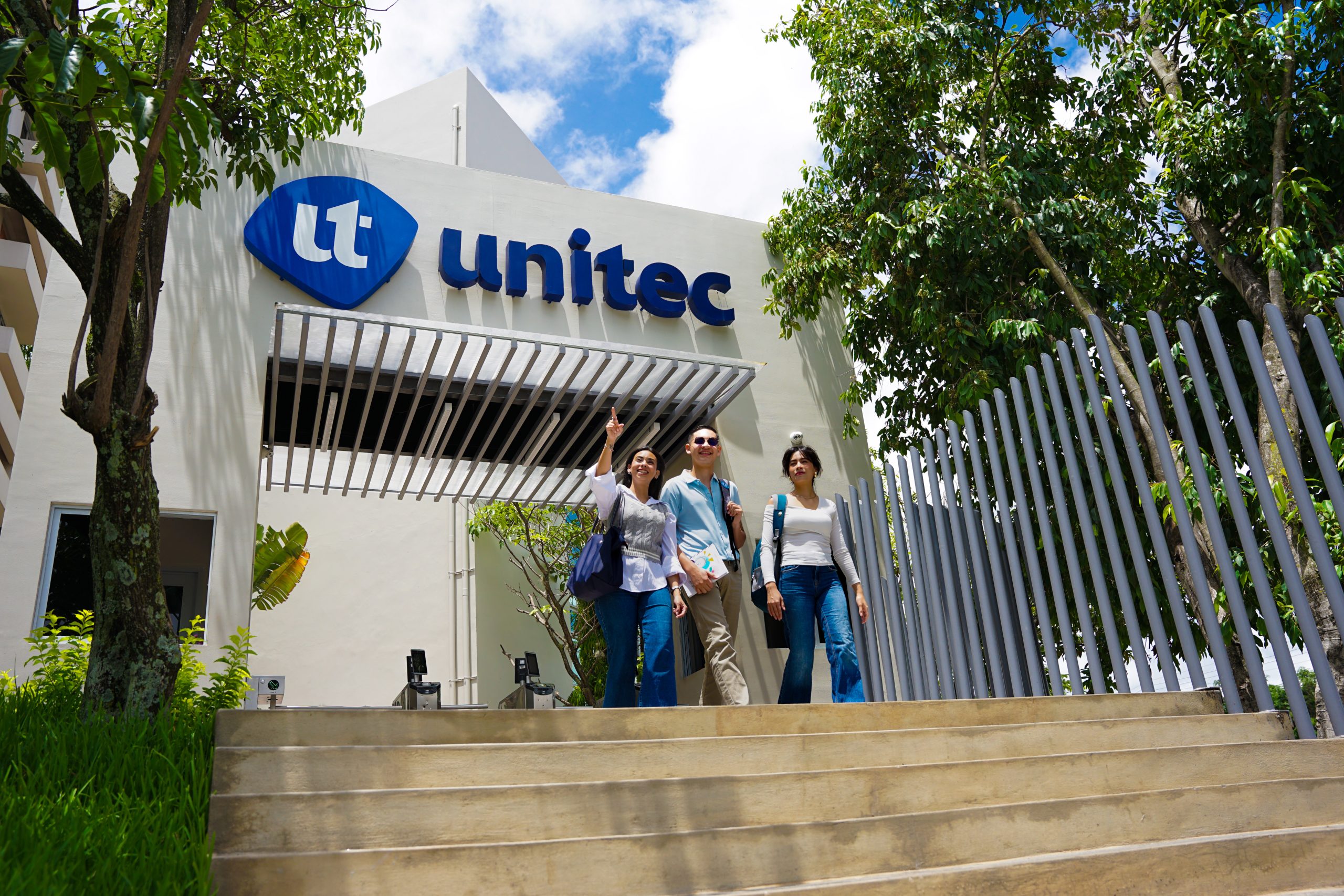 Estudiantes podr&aacute;n cursar un semestre en el Tecnol&oacute;gico de Monterrey