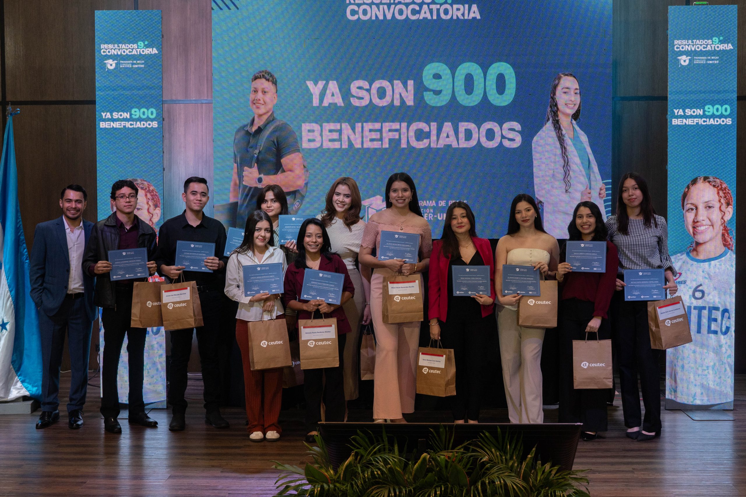 Fundaci&oacute;n Nasser y UNITEC otorgan 100 becas y alcanzan 900 estudiantes beneficiados