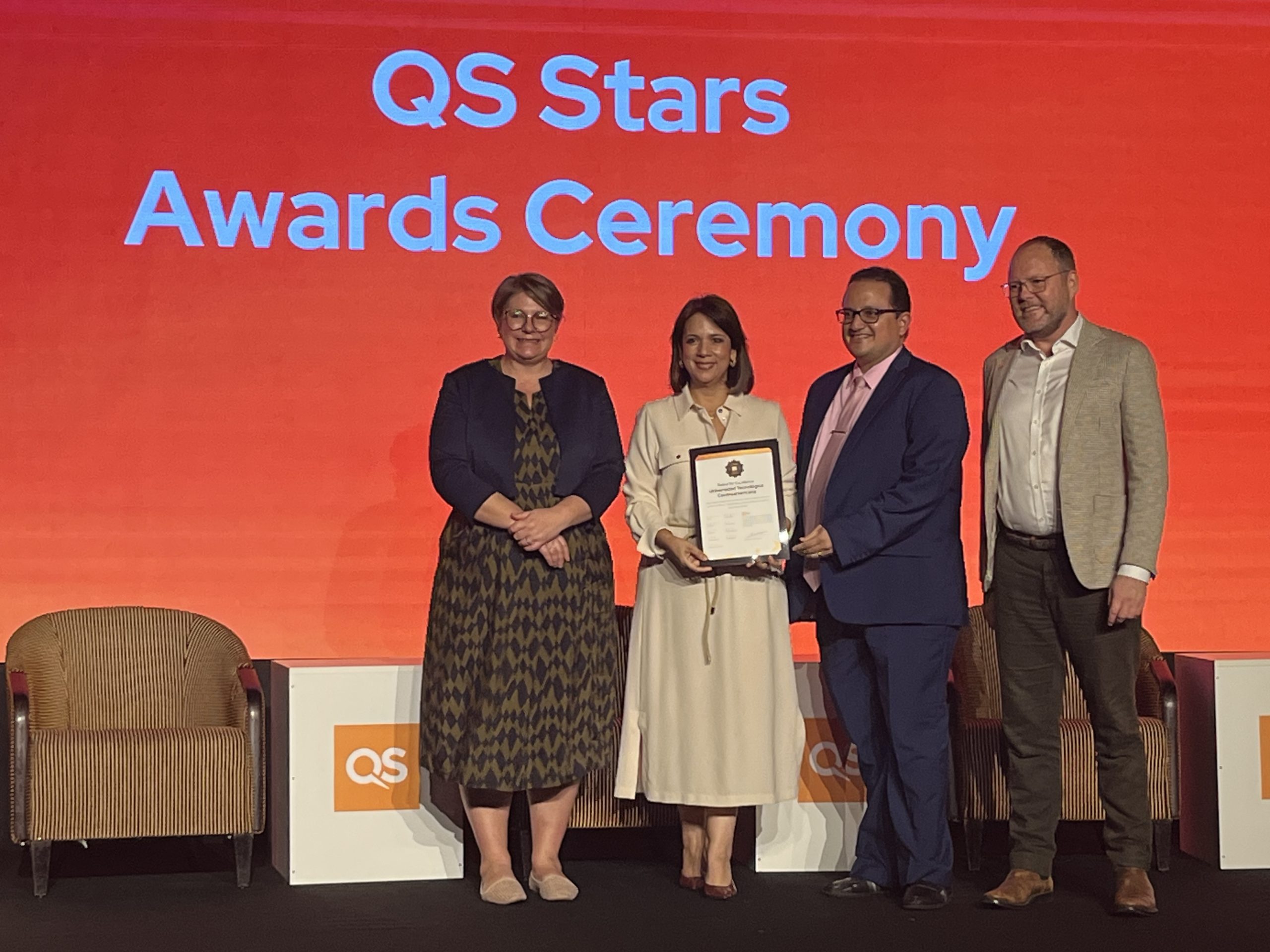 UNITEC recibi&oacute; reconocimiento internacional de 4 QS Stars en Buenos Aires