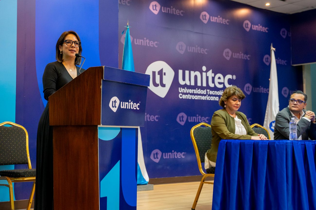 Ceremonia de la Bata Blanca UNITEC: un s&iacute;mbolo de vocaci&oacute;n y compromiso con la salud