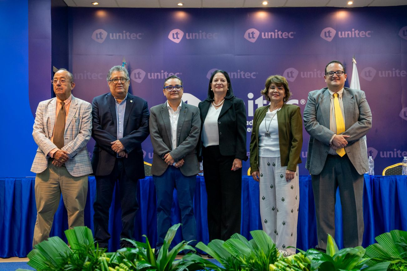 Ceremonia de la Bata Blanca UNITEC: un s&iacute;mbolo de vocaci&oacute;n y compromiso con la salud