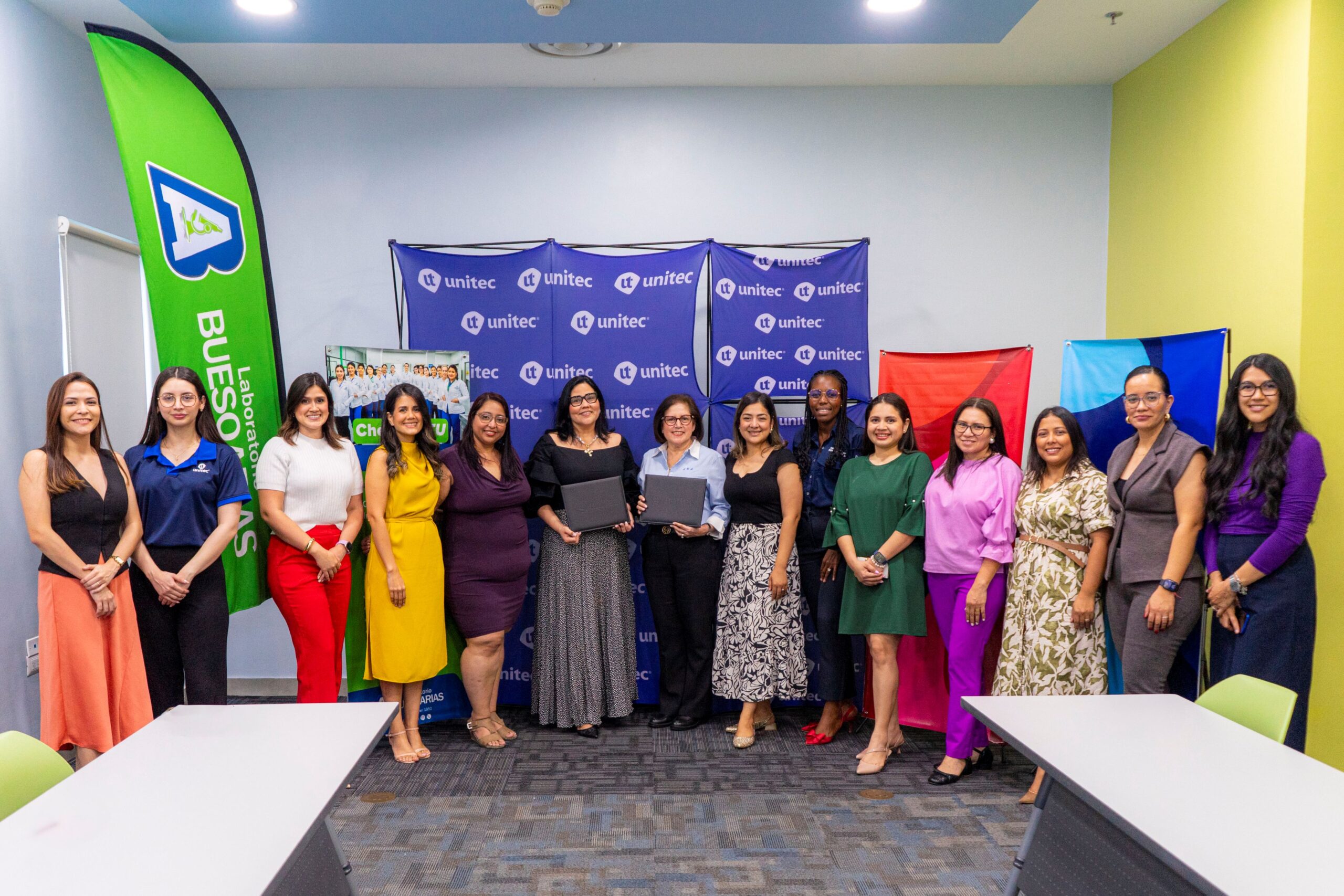 UNITEC firma convenio con Laboratorio Bueso Arias