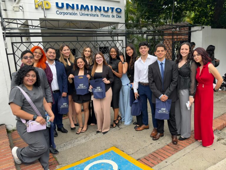 Delegaci&oacute;n estudiantil en UNIMINUTO