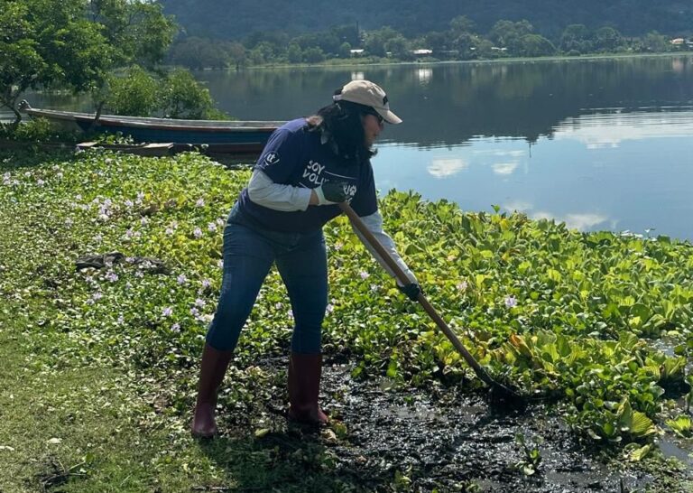 Trabajo en campo en la Laguna de Jucutuma