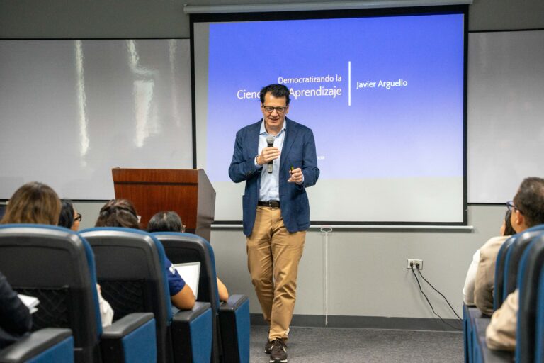 Javier Arg&uuml;ello, fundador y director de COGx