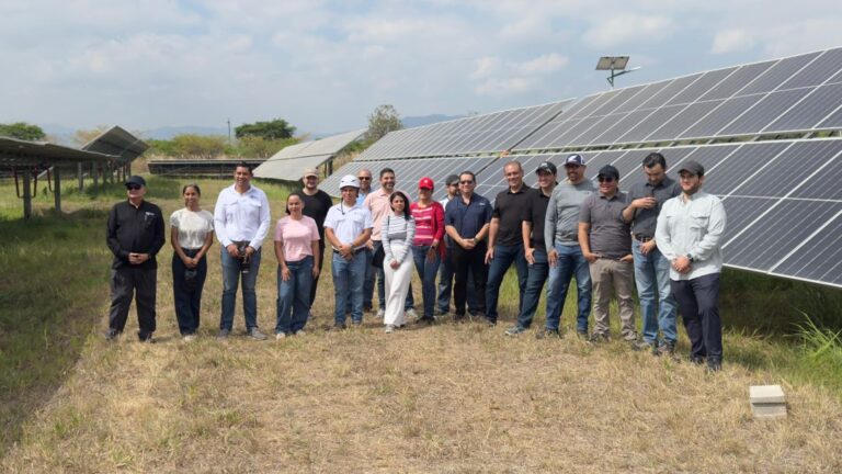 Recorrido por la planta solar de Zamorano