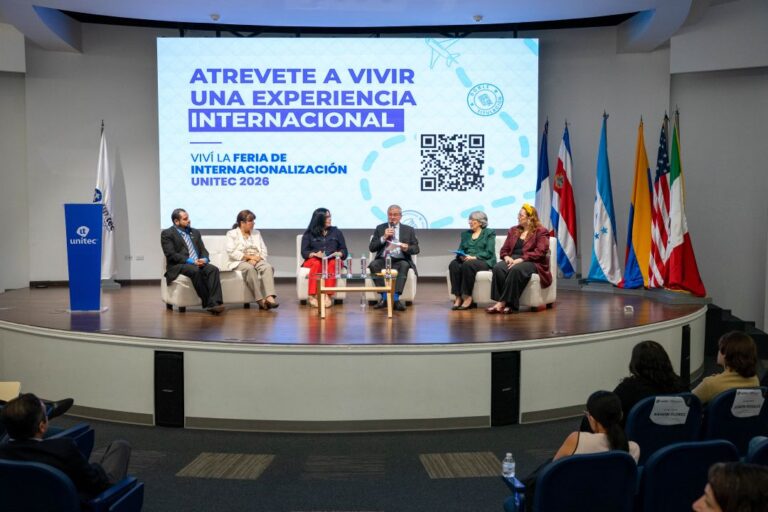 Panel &ldquo;Del Aula al Mundo&rdquo;
