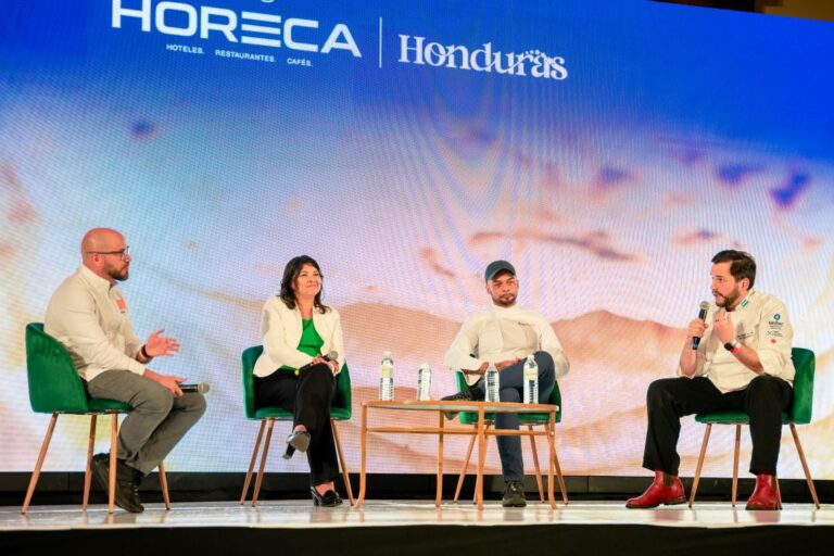Participaci&oacute;n del chef Andr&eacute; Schrei en panel HORECA